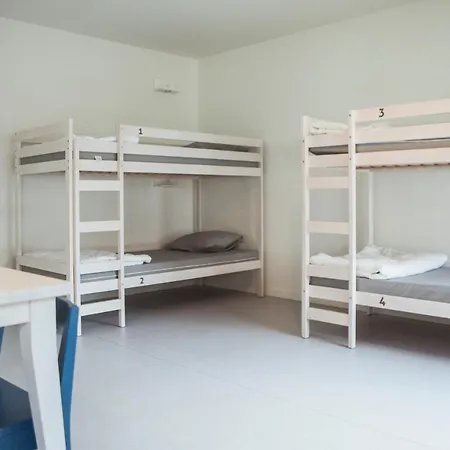 Snuffel Youth Hostel *